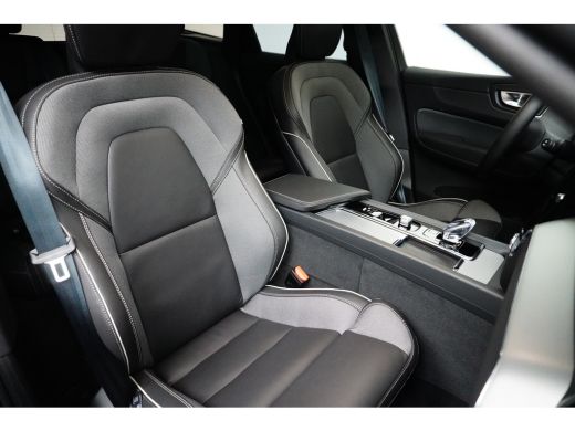 Volvo  XC60 2.0 T6 Plug-in hybrid AWD Plus Dark | Achterbank verwarmd | Elektrisch glazen panorama-dak | Elek... ActivLease financial lease