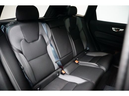 Volvo  XC60 2.0 T6 Plug-in hybrid AWD Plus Dark | Achterbank verwarmd | Elektrisch glazen panorama-dak | Elek... ActivLease financial lease