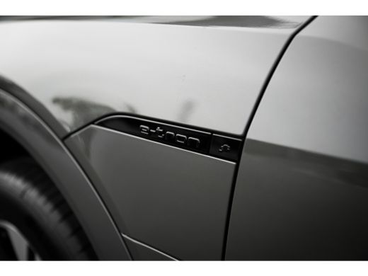 Audi Q8 e-tron Advanced edition | Achterklep, automatisch bedienbaar | Achteruitrijcamera | Adaptive Drive Assist ActivLease financial lease