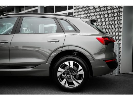 Audi Q8 e-tron Advanced edition | Achterklep, automatisch bedienbaar | Achteruitrijcamera | Adaptive Drive Assist ActivLease financial lease