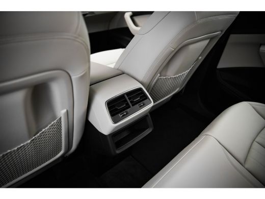 Audi Q8 e-tron Advanced edition | Achterklep, automatisch bedienbaar | Achteruitrijcamera | Adaptive Drive Assist ActivLease financial lease
