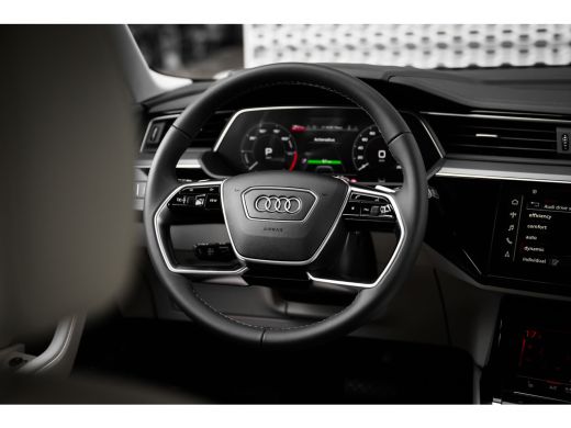 Audi Q8 e-tron Advanced edition | Achterklep, automatisch bedienbaar | Achteruitrijcamera | Adaptive Drive Assist ActivLease financial lease