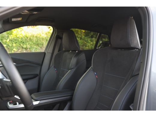 BMW iX2 eDrive20 M Sport / Trekhaak / Sportstoelen / Achteruitrijcamera / M Adaptief onderstel / Comfort ... ActivLease financial lease