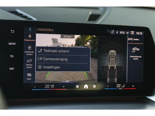 BMW iX2 eDrive20 M Sport / Trekhaak / Sportstoelen / Achteruitrijcamera / M Adaptief onderstel / Comfort ... ActivLease financial lease