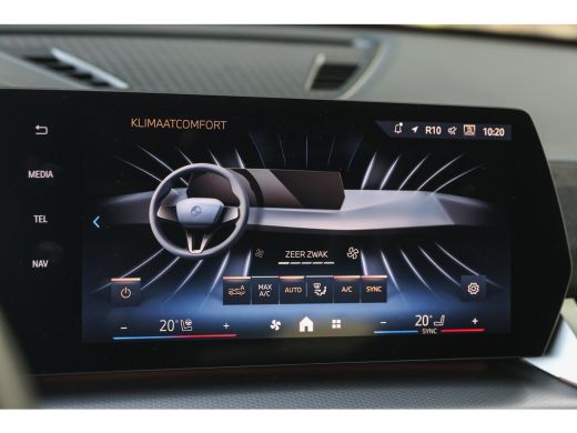 BMW iX2 eDrive20 M Sport / Trekhaak / Sportstoelen / Achteruitrijcamera / M Adaptief onderstel / Comfort ... ActivLease financial lease