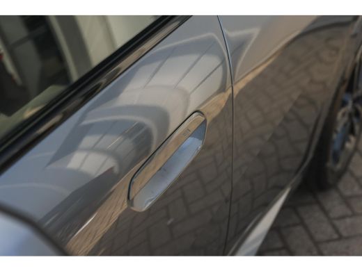 BMW iX2 eDrive20 M Sport / Trekhaak / Sportstoelen / Achteruitrijcamera / M Adaptief onderstel / Comfort ... ActivLease financial lease