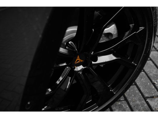CUPRA Tavascan Business | Ambient light | 21" LMV Glossy Black | Stuur+Stoelverwarming | Privacy Glas | Keyless ... ActivLease financial lease