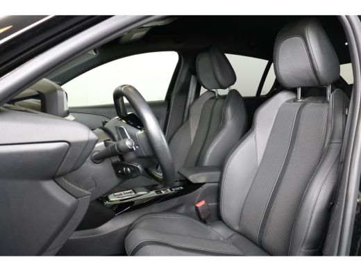 Peugeot 208 1.2 PureTech 100PK EAT8 GT | Navi | Clima | Cruise | Camera | Parkeersensoren V+A | Sportstoelen ... ActivLease financial lease