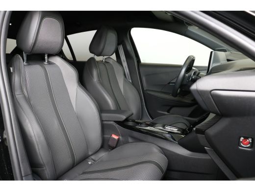 Peugeot 208 1.2 PureTech 100PK EAT8 GT | Navi | Clima | Cruise | Camera | Parkeersensoren V+A | Sportstoelen ... ActivLease financial lease