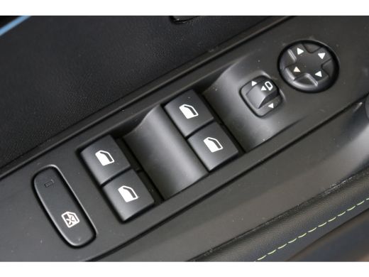 Peugeot 208 1.2 PureTech 100PK EAT8 GT | Navi | Clima | Cruise | Camera | Parkeersensoren V+A | Sportstoelen ... ActivLease financial lease