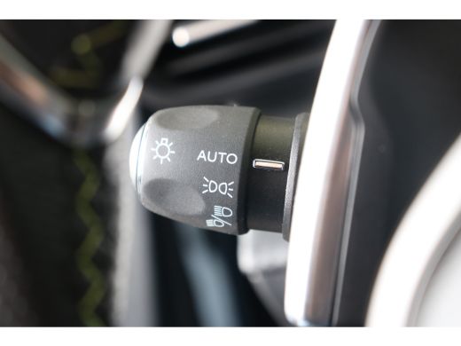 Peugeot 208 1.2 PureTech 100PK EAT8 GT | Navi | Clima | Cruise | Camera | Parkeersensoren V+A | Sportstoelen ... ActivLease financial lease