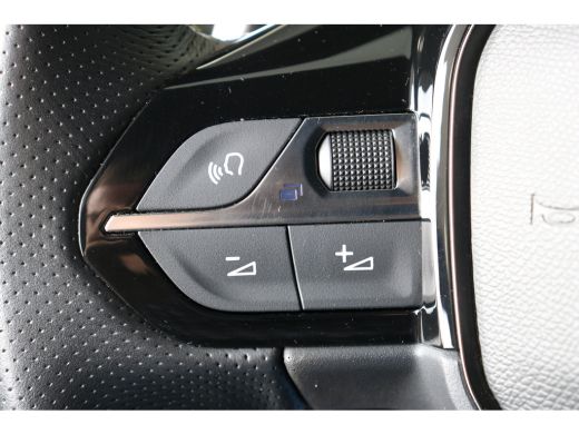 Peugeot 208 1.2 PureTech 100PK EAT8 GT | Navi | Clima | Cruise | Camera | Parkeersensoren V+A | Sportstoelen ... ActivLease financial lease