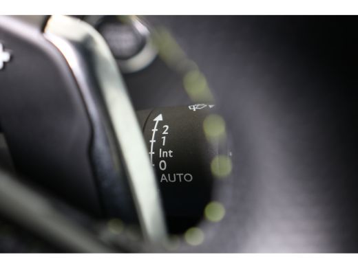 Peugeot 208 1.2 PureTech 100PK EAT8 GT | Navi | Clima | Cruise | Camera | Parkeersensoren V+A | Sportstoelen ... ActivLease financial lease