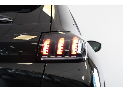 Peugeot 208 1.2 PureTech 100PK EAT8 GT | Navi | Clima | Cruise | Camera | Parkeersensoren V+A | Sportstoelen ... ActivLease financial lease