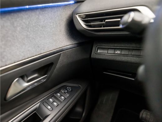 Peugeot 5008 1.2 PureTech Sport 7 Persoons Automaat (PANORAMADAK, APPLE CARPLAY, MEMORY SEATS, FOCAL AUDIO, LE... ActivLease financial lease