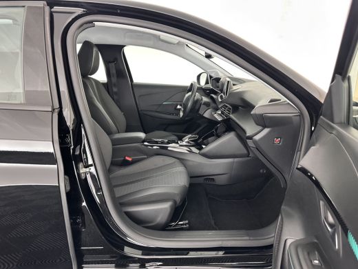 Peugeot e-208 EV Allure 50 kWh {SOH-93%} (INCL-BTW) Aut.*LEATHER-FABRIC | DIGI-COCKPIT | CARPLAY | LANE-ASSIST ... ActivLease financial lease