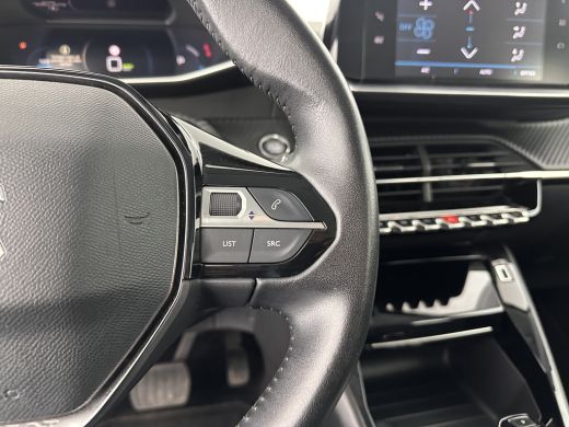 Peugeot e-208 EV Allure 50 kWh {SOH-93%} (INCL-BTW) Aut.*LEATHER-FABRIC | DIGI-COCKPIT | CARPLAY | LANE-ASSIST ... ActivLease financial lease