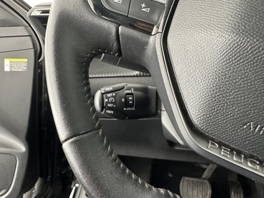 Peugeot e-208 EV Allure 50 kWh {SOH-93%} (INCL-BTW) Aut.*LEATHER-FABRIC | DIGI-COCKPIT | CARPLAY | LANE-ASSIST ... ActivLease financial lease