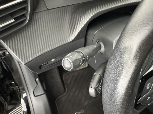 Peugeot e-208 EV Allure 50 kWh {SOH-93%} (INCL-BTW) Aut.*LEATHER-FABRIC | DIGI-COCKPIT | CARPLAY | LANE-ASSIST ... ActivLease financial lease