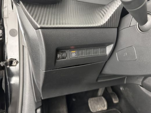Peugeot e-208 EV Allure 50 kWh {SOH-93%} (INCL-BTW) Aut.*LEATHER-FABRIC | DIGI-COCKPIT | CARPLAY | LANE-ASSIST ... ActivLease financial lease