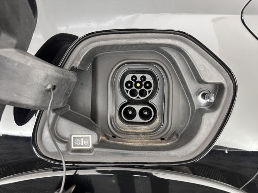 Peugeot e-208 EV Allure 50 kWh {SOH-93%} (INCL-BTW) Aut.*LEATHER-FABRIC | DIGI-COCKPIT | CARPLAY | LANE-ASSIST ... ActivLease financial lease