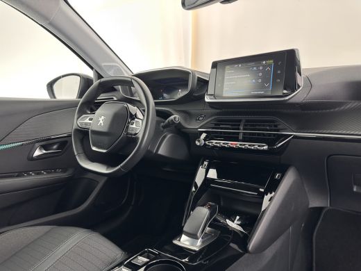 Peugeot e-208 EV Allure 50 kWh {SOH-93%} (INCL-BTW) Aut.*LEATHER-FABRIC | DIGI-COCKPIT | CARPLAY | LANE-ASSIST ... ActivLease financial lease