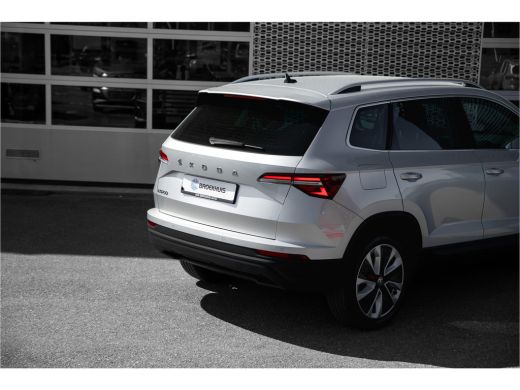 Skoda Karoq 1.5 150pk DSG Style | Adapt. Cruise | Stoel- Stuurverwarming | Carplay ActivLease financial lease
