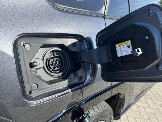 Toyota RAV4 2.5 Plug-in Hybrid AWD Bi-Tone Plus | Uit voorraad leverbaar! | ActivLease financial lease