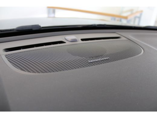 Volvo  XC40 T4 211PK Plug-in Plus Dark | Climate Pack | Trekhaak | HK Audio | Camera | Power Seat Pack ActivLease financial lease