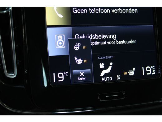 Volvo  XC40 T4 211PK Plug-in Plus Dark | Climate Pack | Trekhaak | HK Audio | Camera | Power Seat Pack ActivLease financial lease