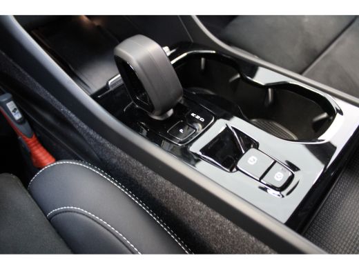 Volvo  XC40 T4 211PK Plug-in Plus Dark | Climate Pack | Trekhaak | HK Audio | Camera | Power Seat Pack ActivLease financial lease