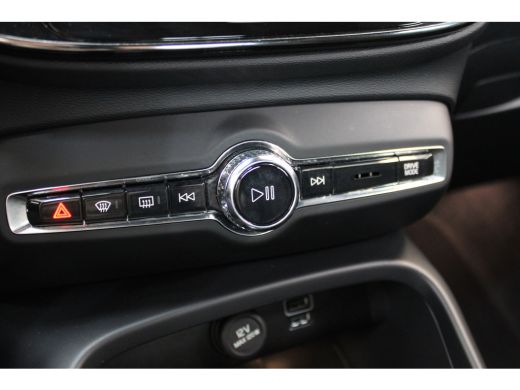 Volvo  XC40 T4 211PK Plug-in Plus Dark | Climate Pack | Trekhaak | HK Audio | Camera | Power Seat Pack ActivLease financial lease
