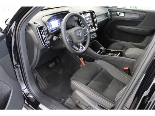 Volvo  XC40 T4 211PK Plug-in Plus Dark | Climate Pack | Trekhaak | HK Audio | Camera | Power Seat Pack ActivLease financial lease