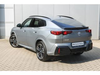 BMW iX2 eDrive20 M Sport / Trekhaak / Sportstoelen / Achteruitrijcamera / M Adaptief onderstel / Comfort ...
