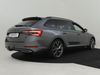 Skoda Superb Combi Sportline iV 218pk Dodehoekdetectie | Trekhaak | 360 Camera | Elektrische stoelen met geheu...