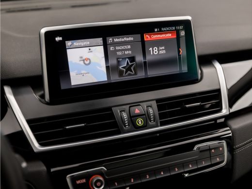 BMW 2 Serie Gran Tourer 220i Luxury 192Pk Automaat (PANORAMADAK, FACELIFT, GROOT NAVI, 4 CILINDER, HEAD-UP DI... ActivLease financial lease