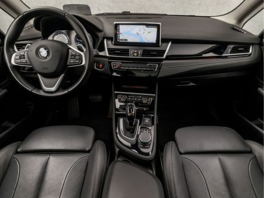 BMW 2 Serie Gran Tourer 220i Luxury 192Pk Automaat (PANORAMADAK, FACELIFT, GROOT NAVI, 4 CILINDER, HEAD-UP DI... ActivLease financial lease