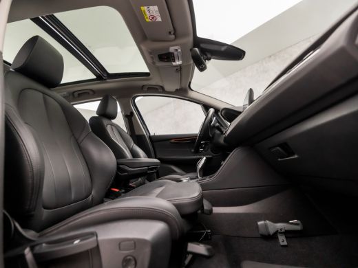 BMW 2 Serie Gran Tourer 220i Luxury 192Pk Automaat (PANORAMADAK, FACELIFT, GROOT NAVI, 4 CILINDER, HEAD-UP DI... ActivLease financial lease