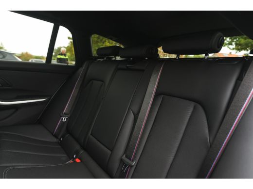 BMW 3 Serie Touring 330e High Executive M Sport Automaat / Panoramadak / Trekhaak / Sportstoelen / Comfort Ac... ActivLease financial lease