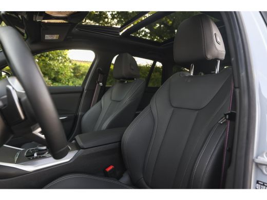 BMW 3 Serie Touring 330e High Executive M Sport Automaat / Panoramadak / Trekhaak / Sportstoelen / Comfort Ac... ActivLease financial lease