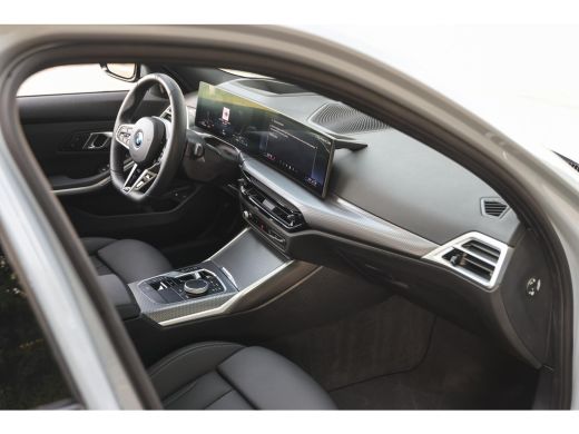 BMW 3 Serie Touring 330e High Executive M Sport Automaat / Panoramadak / Trekhaak / Sportstoelen / Comfort Ac... ActivLease financial lease