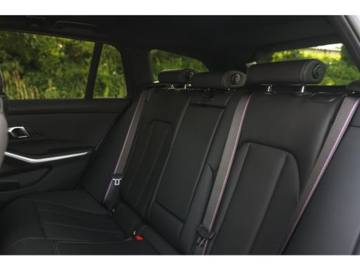BMW 3 Serie Touring 330e High Executive M Sport Automaat / Panoramadak / Trekhaak / Sportstoelen / Comfort Ac... ActivLease financial lease