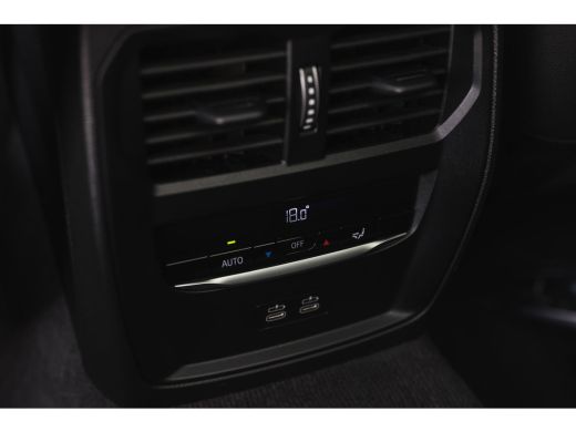 BMW 3 Serie Touring 330e High Executive M Sport Automaat / Panoramadak / Trekhaak / Sportstoelen / Comfort Ac... ActivLease financial lease