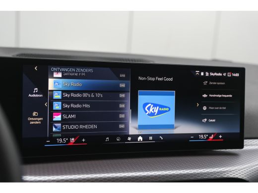 BMW 3 Serie Touring 330e High Executive M Sport Automaat / Panoramadak / Trekhaak / Sportstoelen / Comfort Ac... ActivLease financial lease