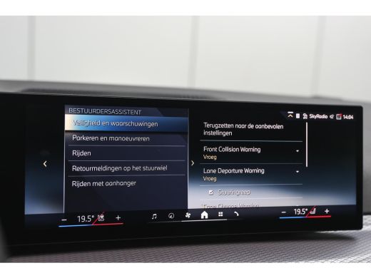 BMW 3 Serie Touring 330e High Executive M Sport Automaat / Panoramadak / Trekhaak / Sportstoelen / Comfort Ac... ActivLease financial lease