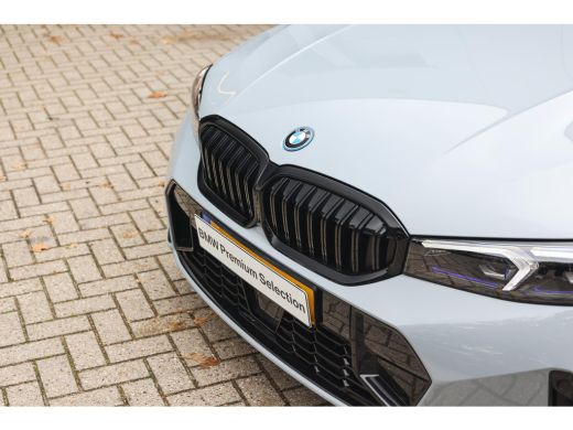 BMW 3 Serie Touring 330e High Executive M Sport Automaat / Panoramadak / Trekhaak / Sportstoelen / Comfort Ac... ActivLease financial lease