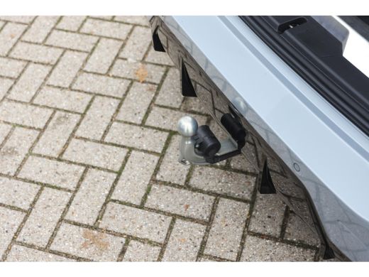 BMW 3 Serie Touring 330e High Executive M Sport Automaat / Panoramadak / Trekhaak / Sportstoelen / Comfort Ac... ActivLease financial lease