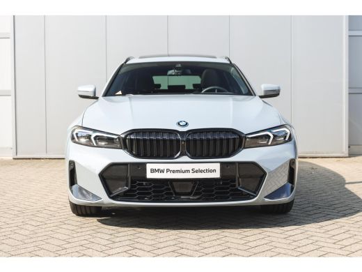 BMW 3 Serie Touring 330e High Executive M Sport Automaat / Panoramadak / Trekhaak / Sportstoelen / Comfort Ac... ActivLease financial lease