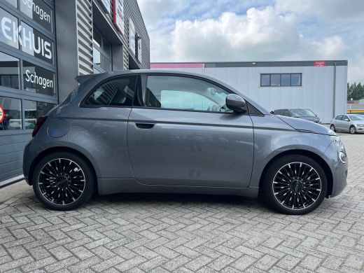Fiat 500 Icon 42 kWh 120 pk | Achteruitrijcamera | Apple Carplay/Android Auto|telefoonintegratie premium |... ActivLease financial lease