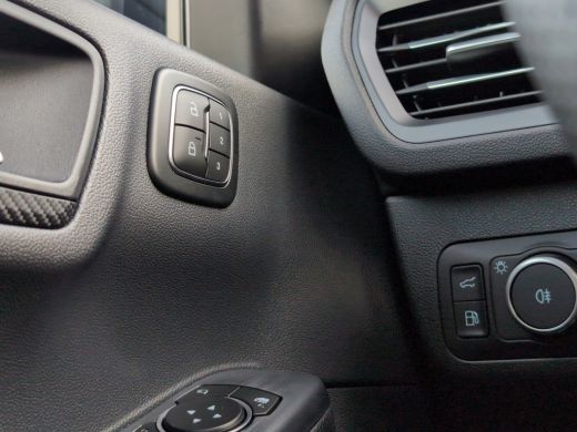 Ford Kuga 2.5 PHEV ST-Line X | Adaptieve Matrix LED koplampen met Coast to Coast signature LED verlichting ... ActivLease financial lease